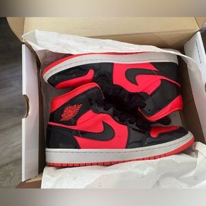 Air Jordan 1s Mid